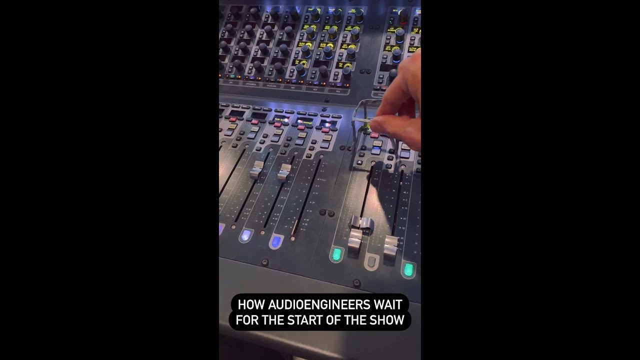 🎚️ How audio engineers wait for the start of the show 📷 Gabor Terjek