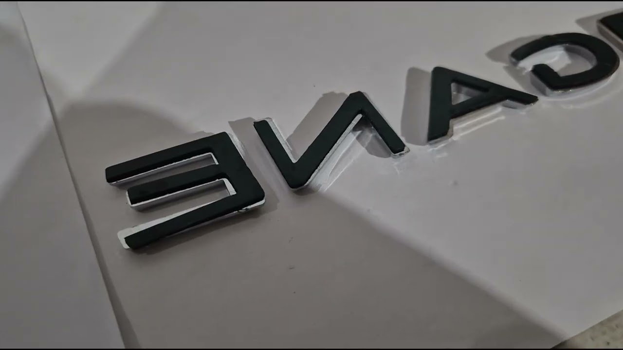 Renault Megane IV 2016–2025 Megane opschrift embleem 908923633r (270 x 25 mm) Video 1
