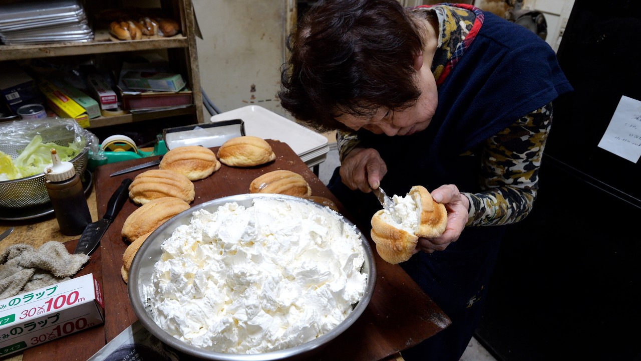 令和にシュークリーム50円!?福岡の路地裏で見つけた「日本一安い」パン屋。85歳おばあちゃんが深夜0時から作る奇跡の味