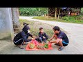 Orphan Boy Hoan - Went to the forest alone, dug up ginger roots,picked papaya flowers,and sold them