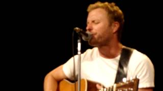 Dierks Intros and Sings Drunk On A Plane