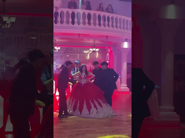 Vídeo relacionado con OH YEAH - 12 Unidades - Cañón Confeti Mariposas Blancas - 15 cm - Fiestas y Celebraciones - Ideal para Bodas, Cumpleaños, Eventos y Despedidas - Gran Potencia de Alcance - FÁCIL DE USAR