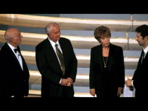 Quando Gorbaciov fu ospite al Festival di Sanremo con la moglie Raissa: «Italiani amici fedeli»