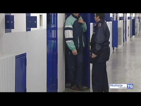 2017-07-11 PRATO - PORTÒ TELEFONINO A DETENUTO, INSEGNANTE DAL GIUDICE