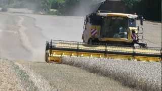 preview picture of video '[HD] Wheat Harvest 2012 with New Holland CR 9080 Smarttrax™ and John Deere 6630'
