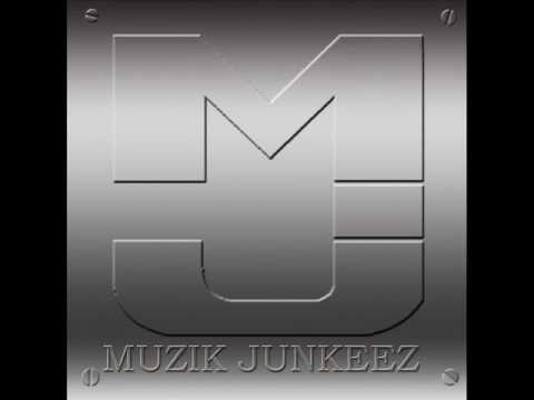 (DJ Sneak Mix) Le Pamp Playhouse - I Like The Sounds