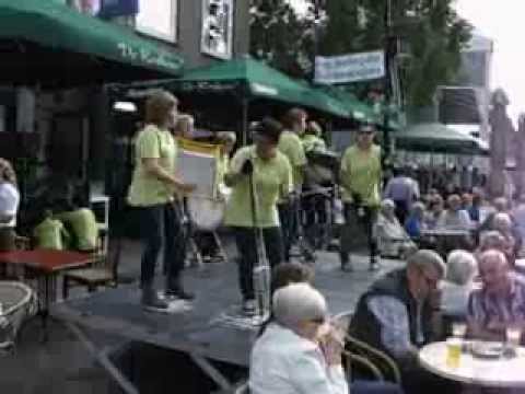 FL muziek groepje vrouwen in Zundert Bloemen Corso 2013