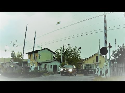 Passaggio a livello Via S.Caterina Acqui sotto la pioggia # railroad crossing # bahnübergang