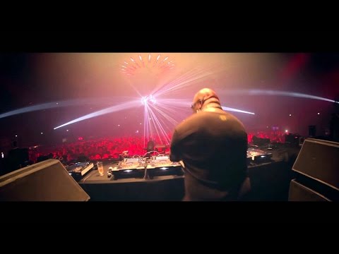 Carl Cox drops a bomb track at Carl Cox invites friends - Awakenings ADE 2015 (Gashouder)