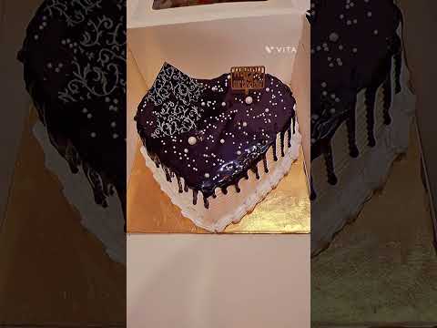 chocolate vanilla cake.....