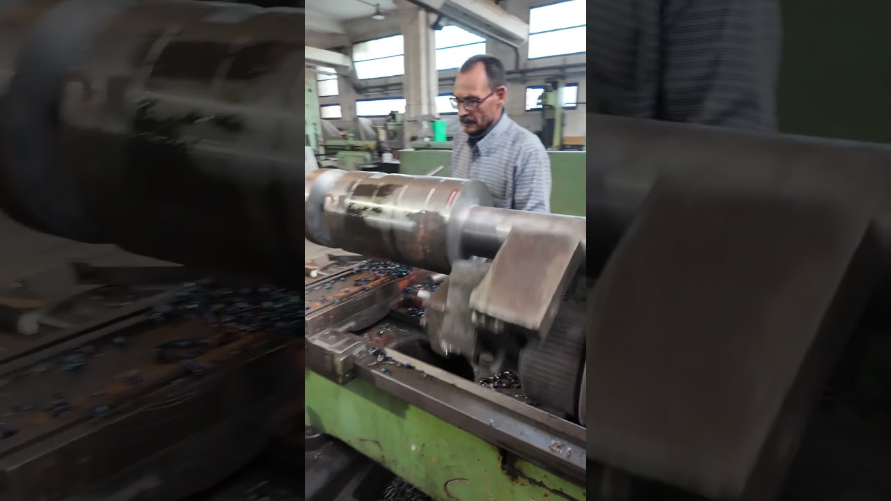 Old school crankshaft machining operation on a conventional lathe using counterweights ✅🛠️