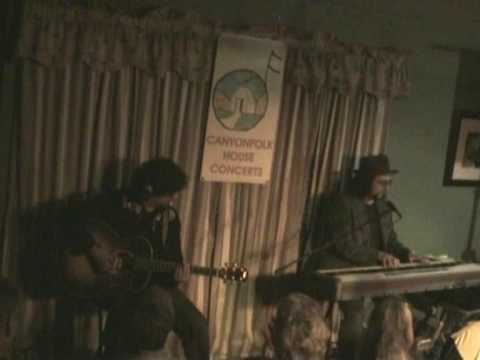PHIL PARLAPIANO AND DAN NAVARRO EVERY THING IS GOING MY WAY.mpeg