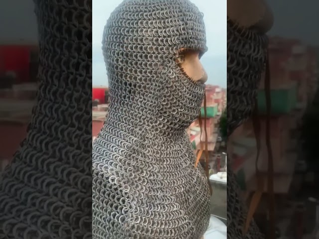 Vídeo relacionado con Mythrojan Chainmail Coif Medieval Knight Renaissance Armor Chain Mail Hood Viking LARP 16 Gauge Warrior Knight Coif Armour Replica with 16 gauge Mild Steel for Reenactment, LARP, Events - Black