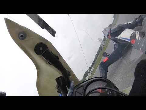 Wywrotka Sv650 na torze Poznań ; zakręt drugi niemiecki