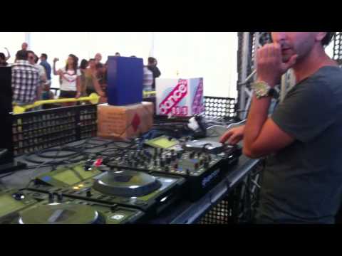 Mahony @ Sunwaves 10 Navodari, Romania - 13.08.2011