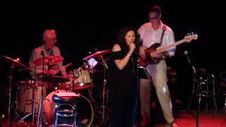 Mandy Barnett, Crying