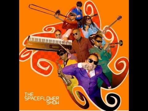 Tres Busilak - The Spaceflower Show