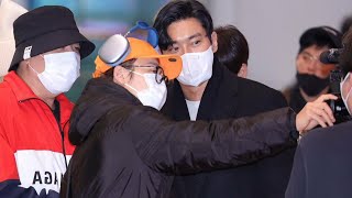 Download lagu SUPER JUNIOR AT INCHEON AIRPORT, ON THEIR TRIP TO SANTIAGO (CHILE) mp3