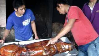 preview picture of video 'Crackling for me at Babi Guling, Ubud, Bali'