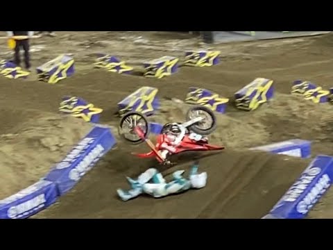 Jett Lawrence crash vs. Dylan Ferrandis A2 Supercross 2020