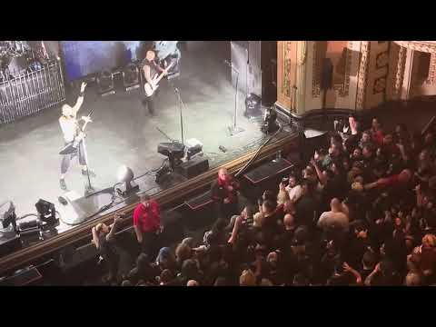 Trivium - Matt Heafy stops Struck Dead mid song to breakup a fight. Winnipeg, Manitoba