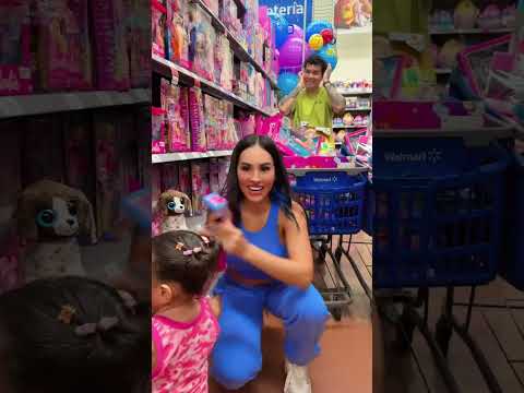 Buying everything Nasya touches at a toy store!! For the first time at: KARLA BUSTILLOS 👈🏼 🤩🤩
