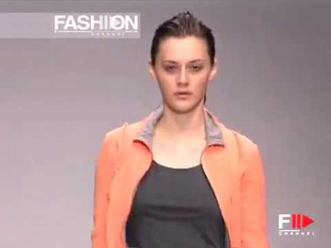 "Burberry" Autumn Winter 2003 2004 Milan 2 of 2 Pret a Porter Woman by FashionChannel
