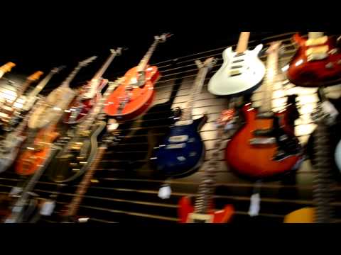 Gula en Ludlow Guitars, 172 Ludlow Street , New York City, NY