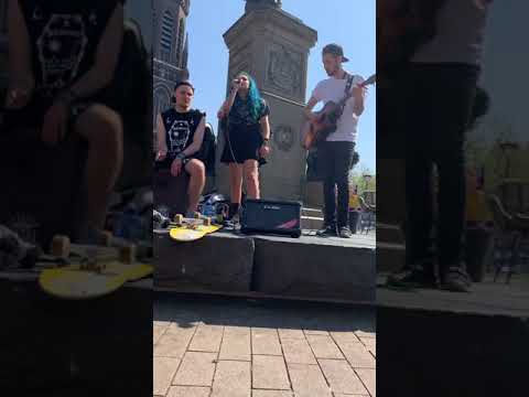 Bronnie And A Summer High Tilburg Netherlands 21/04/2019