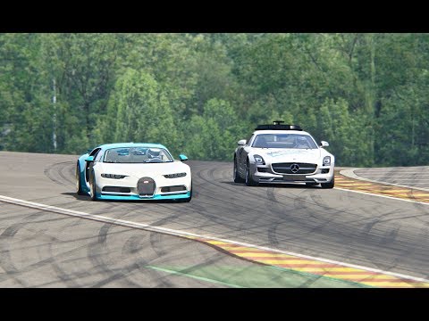 Bugatti Chiron vs F1 Safety Car - Spa