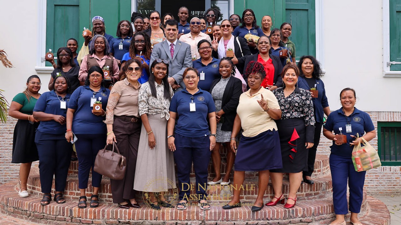 Parlementsvoorzitter benadrukt onmisbare rol van vrouwen in samenleving