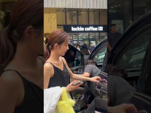 Wan Peng always greets fans politely 🥹 She's so kind #wanpeng #vạnbằng #fyp credits on videos