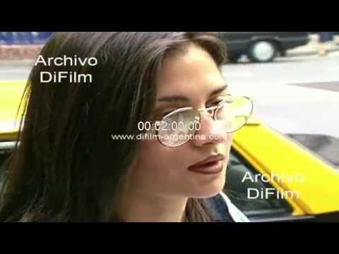 Mujeres caminando por las calles de Buenos Aires 1998