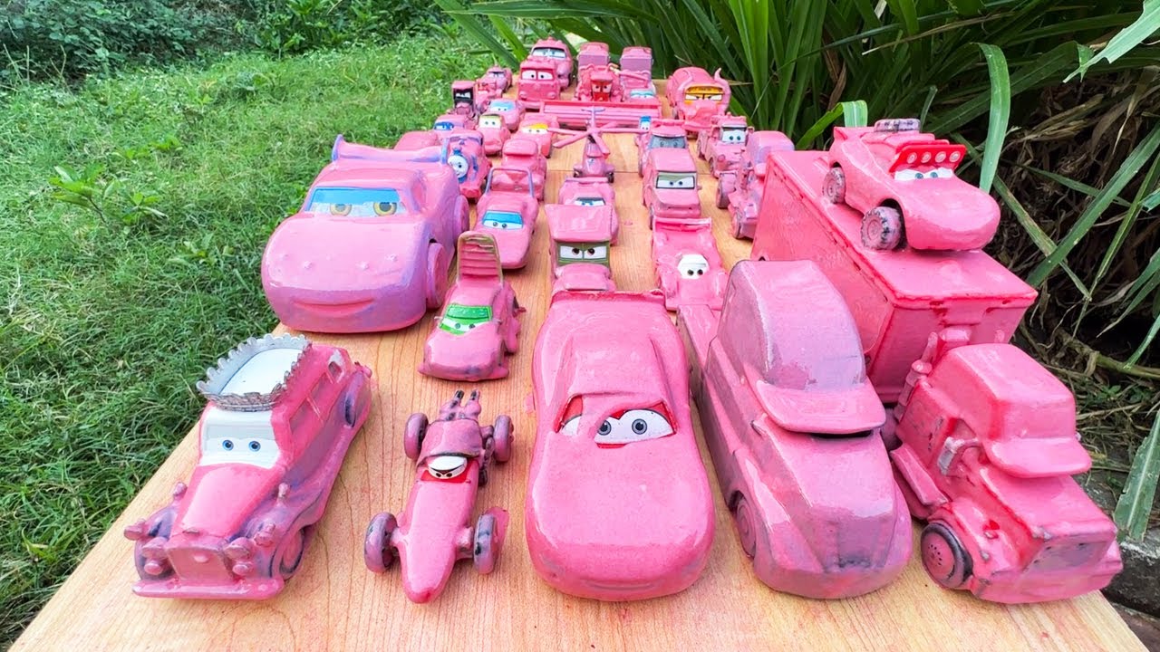 Clean up muddy minicars & disney pixar car convoys! Play in the garden