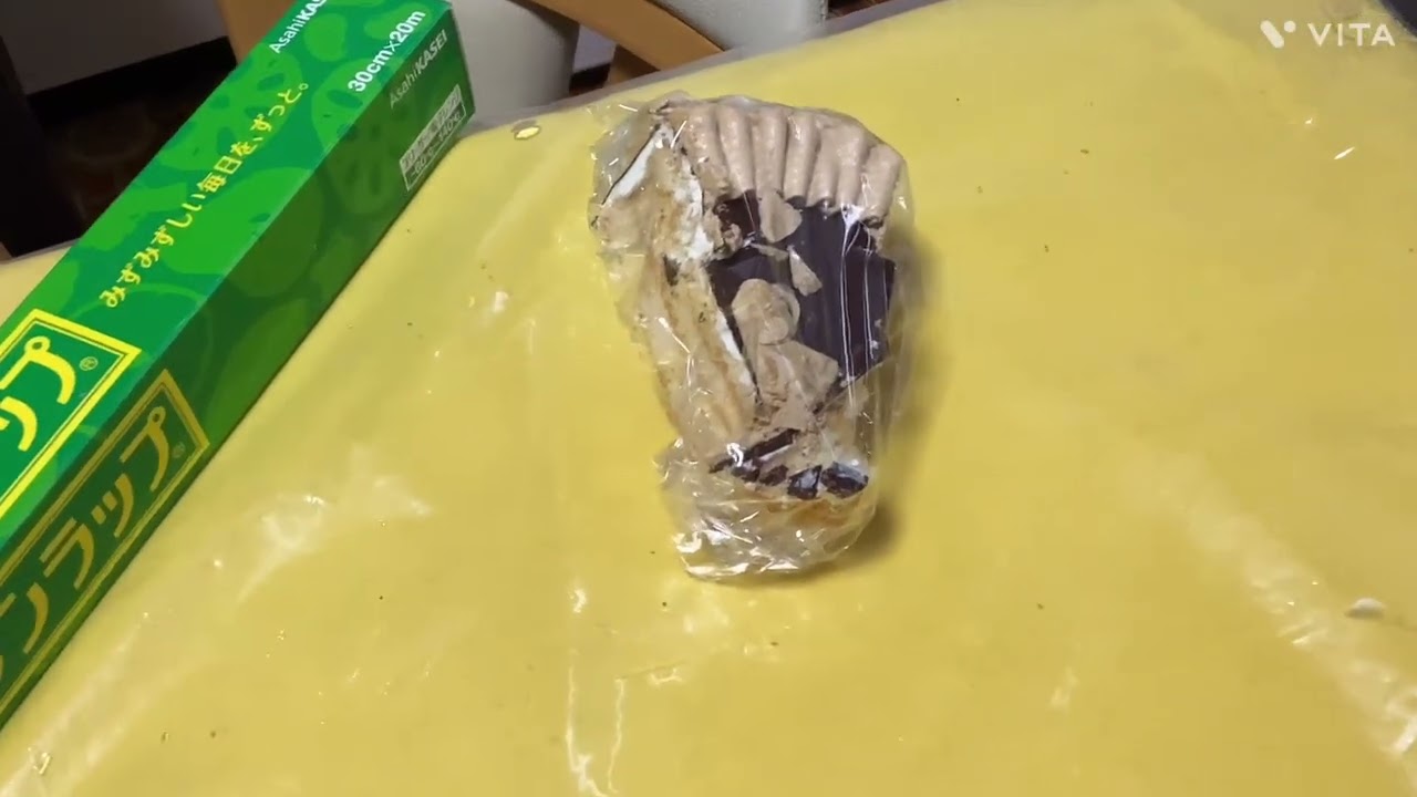 ケーキが賞味期限が切れそうだったので冷凍庫で期限を伸ばしてみた　自己流