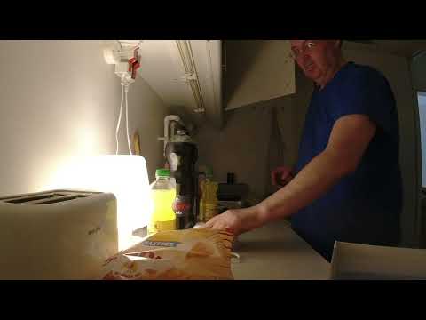 MongoTV_11988 - NETTO og BOGHANDLER Haule 197 Kroner På KASSEKREDIT-KUGLEPENNE-PAPIR-COLA-SLIK-CHIPS