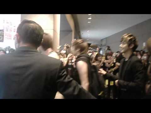 [Fancam] 101023 ZE:A leaving Conrad Hotel (KPOP NIGHT CONCERT 2010)