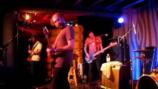 Built to Spill playing &quot;Pat&quot; [There Is No Enemy]