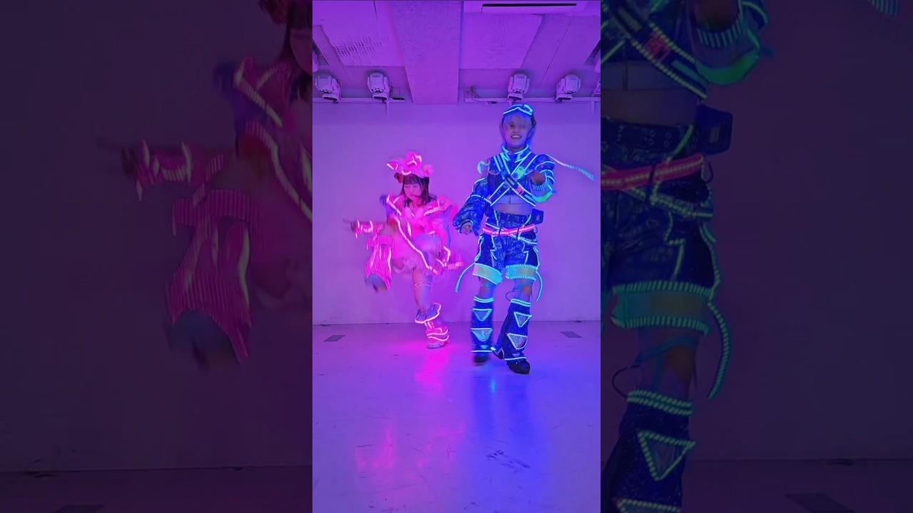 雰囲気的には出来てるつもりのうさぎさん🐰 #エレクトリカルアイドル #ふぇありーているず #リアルサイリウムチェンジ #光る衣装 #バズリウムチェンジ