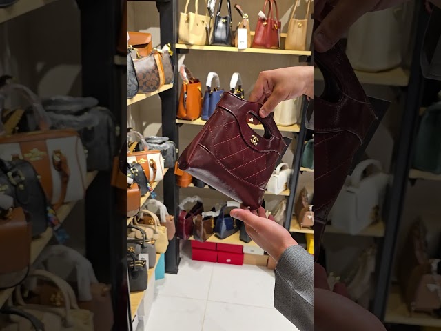 شانيل هاندي باق عنابي