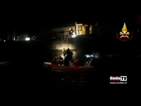 Fuoco su nave cargo, paura al porto di Catania