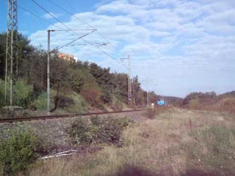 749 260 na čele os. 9057  projíždí mezi Prahou Vršovice a Prahou Krč  - 18.9.2010.
