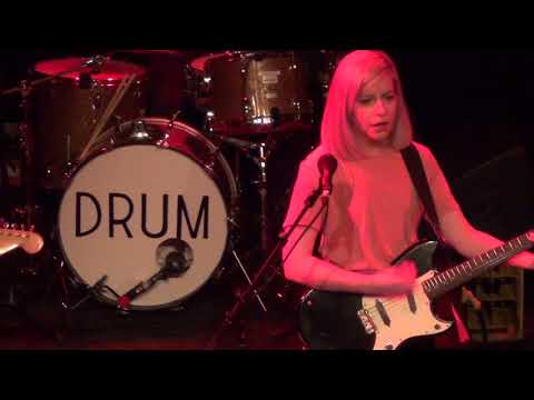 Alvvays - "Lollipop (Ode to Jim)",  01.03.18 Ampére, München