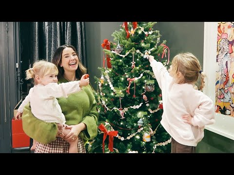The Elf Is Back, Christmas Decorating & Carol Singing | Vlogmas Day 1