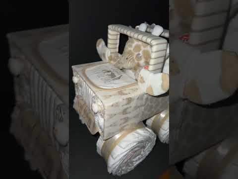 Gender neutral diaper Jeep🤎🤍 #babypridediapercakes #diaperjeeptutorial #babyshowergift #diapercake