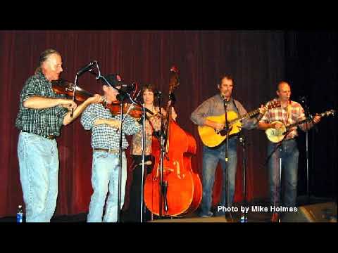 Highwoods Stringband 1977-09-02 Delaware Bluegrass Festival, Gloryland Park, Bear, DE Set 3
