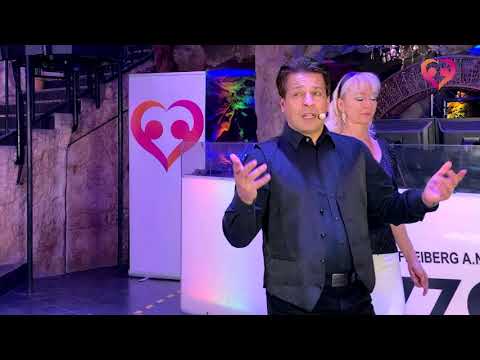 Ganz einfach erklärt! Wie führe ich eine Dame über die Tanzfläche?