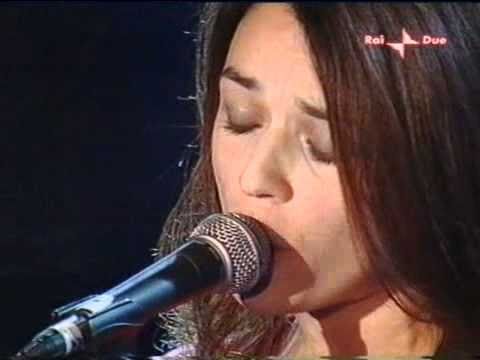 Video per il significato della canzone Maria catena di Carmen Consoli