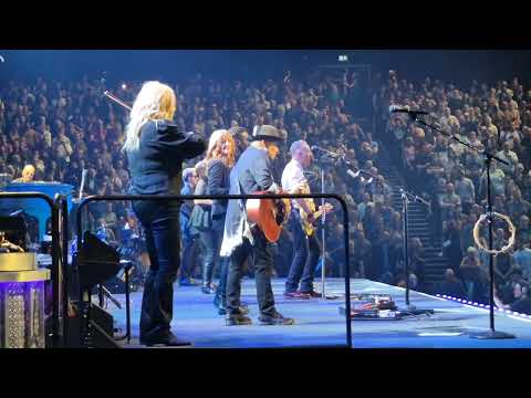 Bruce Springsteen -Chimes of Freedom -( Bob Dylan cover ) Live @Manchester 2025