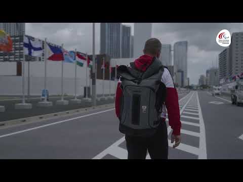 Krisztian Gardos zieht in das Paralympische Dorf ein